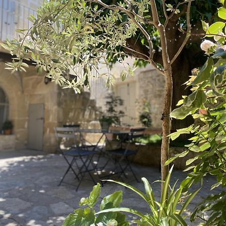 Bed and Breakfast La Dame Jeanne Fontanes  Экстерьер фото