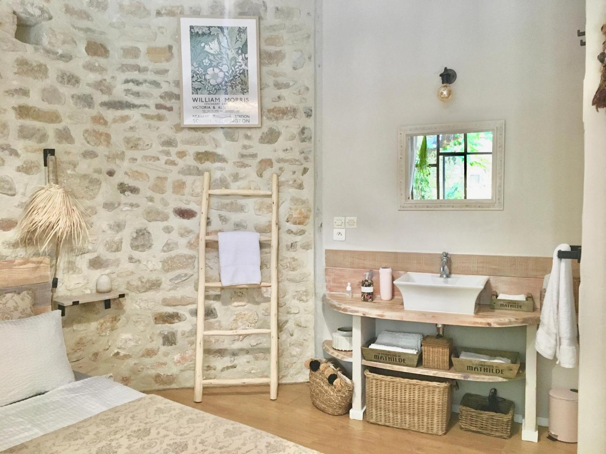 Bed and Breakfast La Dame Jeanne Fontanes  Экстерьер фото
