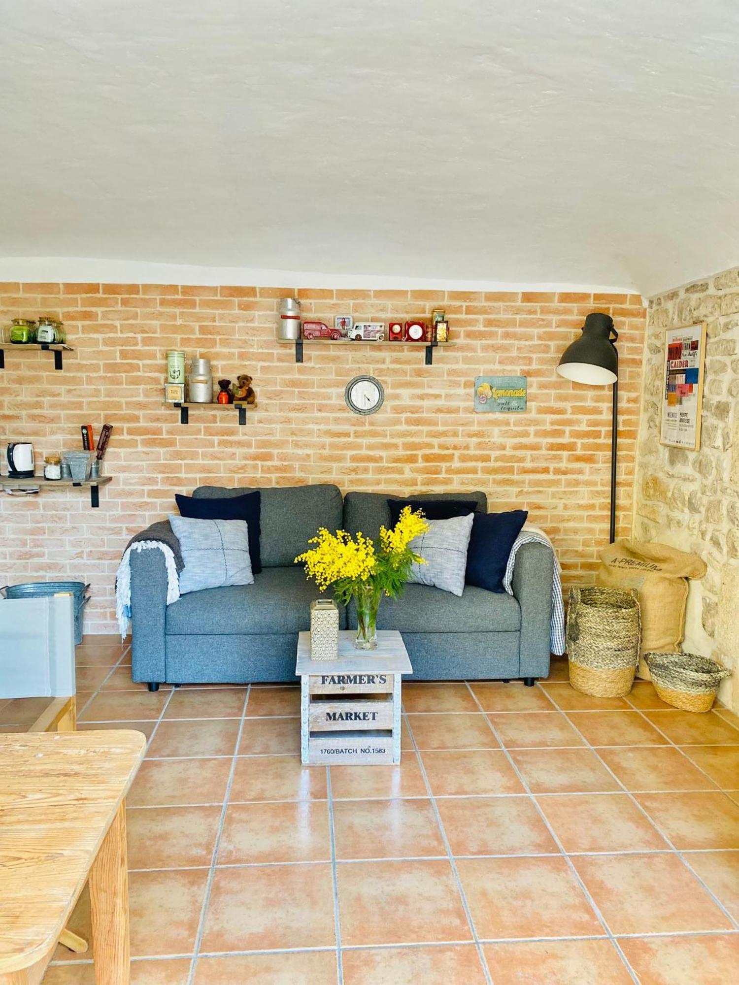 Bed and Breakfast La Dame Jeanne Fontanes  Экстерьер фото