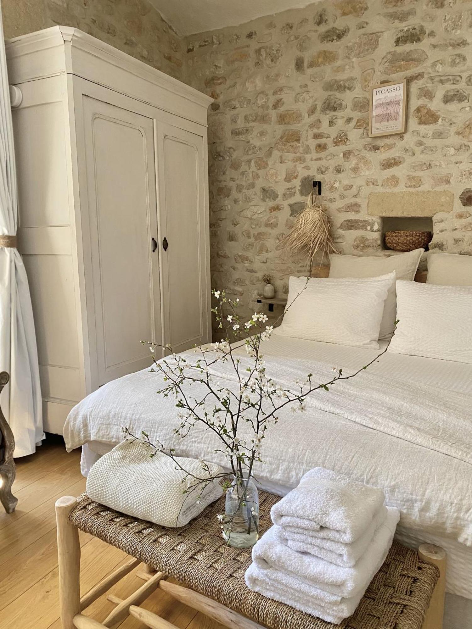 Bed and Breakfast La Dame Jeanne Fontanes  Экстерьер фото